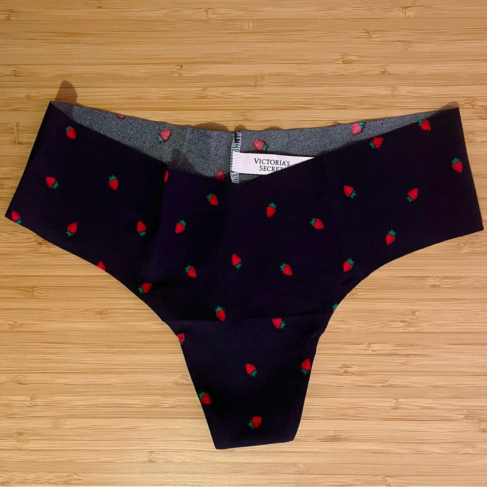 VS PINK Strawberry Thongs